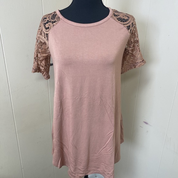 Zenana Signature Tops - Zenana Signature Peachy Pink Top Long Relaxed Fit Shoulder Lace Detail SZ MED‎